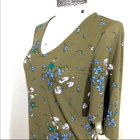 Ann Taylor Green Floral Print‎ Draped Sleeve Top - Picture 2 of 8